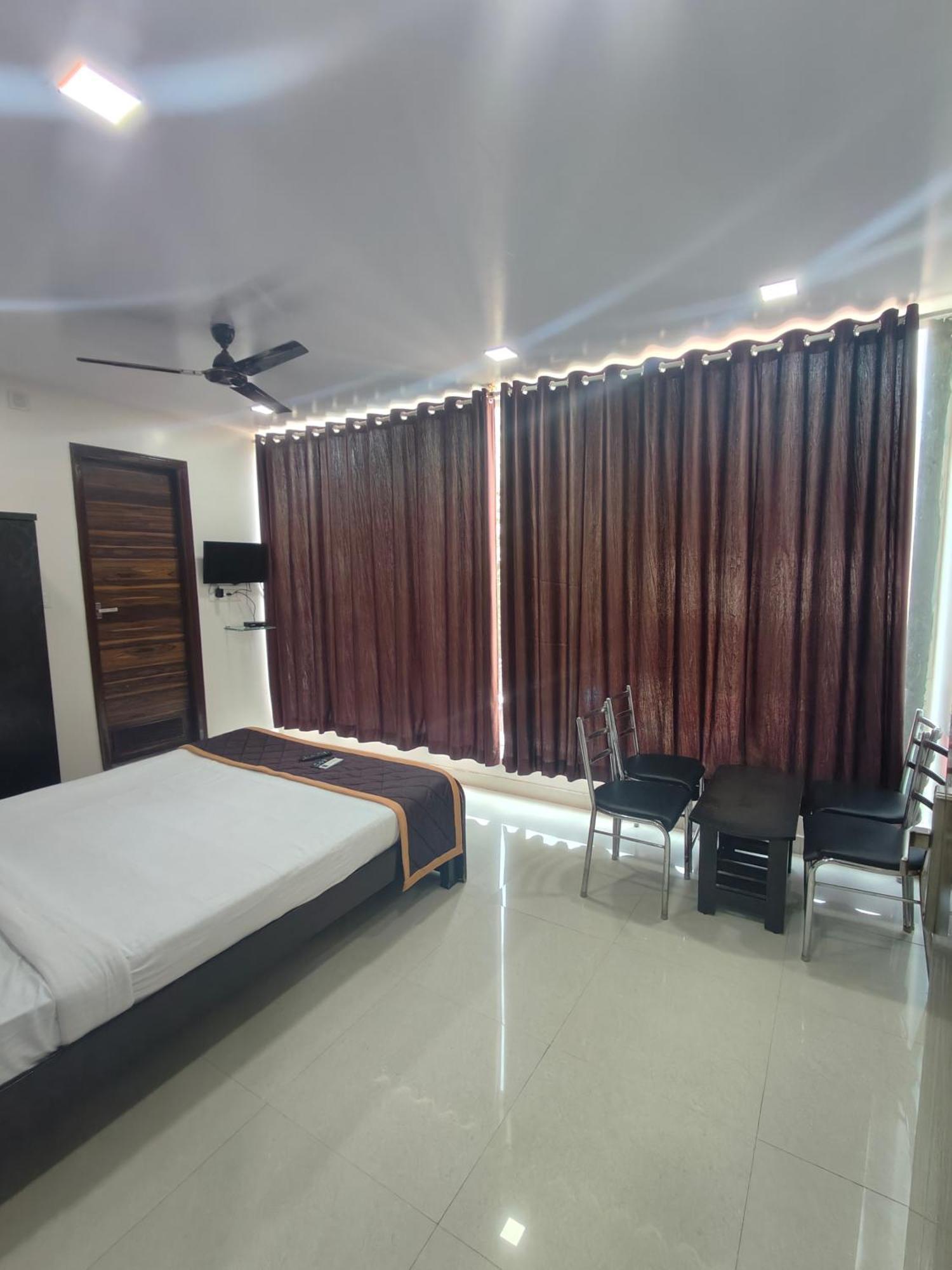 Hotel Golden Arch 班加罗尔 外观 照片